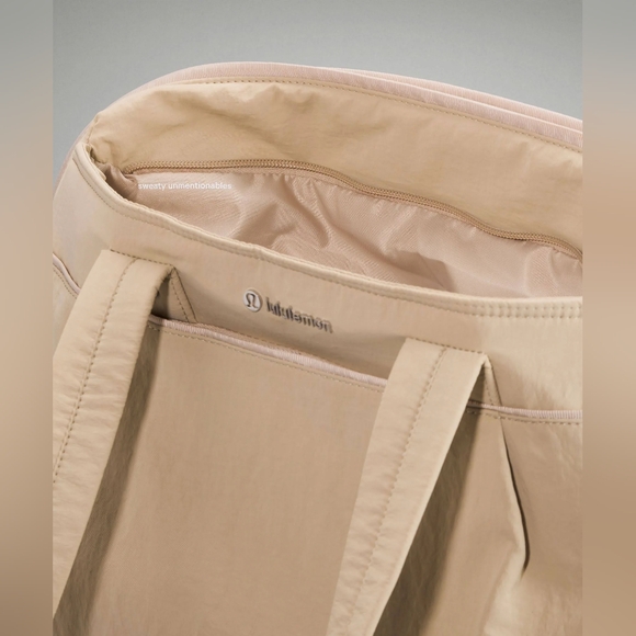 Lululemon Triple Zip Duffel Bag - Picture 4 of 12